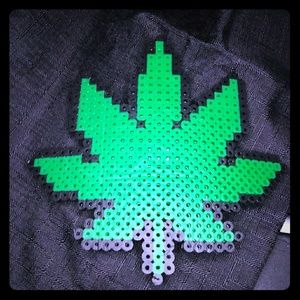 Perler weed leaf hair clip bow